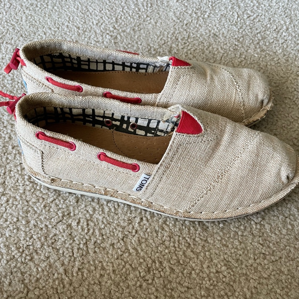 Gorgeous Toms flats